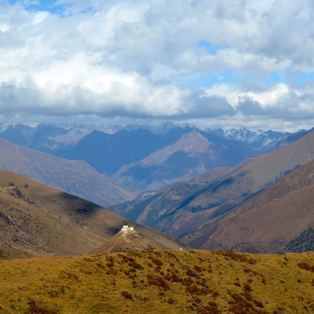 Lingshi dzong H McNeice 0448 739966